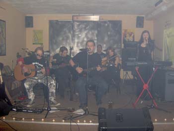 Style: Metal meets E-Violine - powered by female sopran!